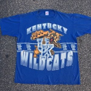 Vintage 90s UK Wildcats AllOver Print Tshirt Sz XL